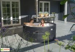 EXIT TOYS Spa Extérieur Rigide Rond 4 Places Ø 184 Cm – Leather Premium Noir 10 EXIT TOYS Spa Extérieur Rigide Rond 4 Places Ø 184 Cm – Leather Premium Noir -Hevea Jardin Magasin spa rigide exterieur noir couple